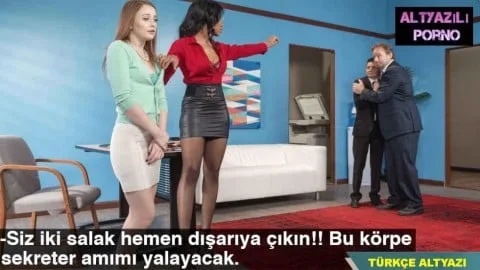 Zenci Genç Vajinasını Çarptırmadan Önce Yapay Penis Kullanıyor