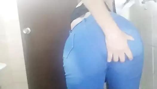 Banyoda kıza kolunu sokan adam