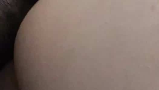 İri göğüslü hizmetçiyi evin sapık oğlu sikiyor